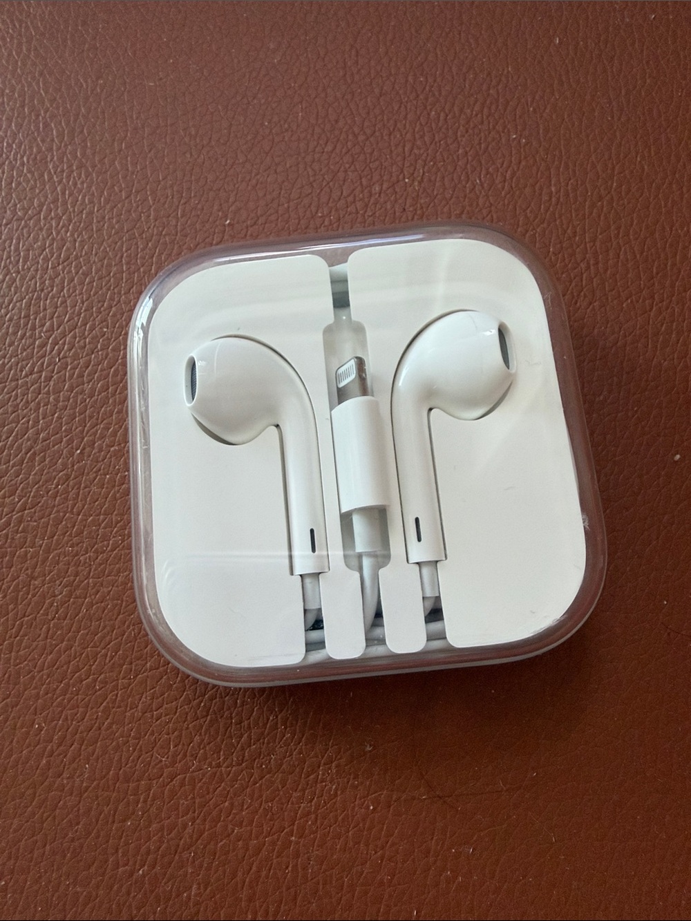 Apple White Lightning Earphones with Inline Remote